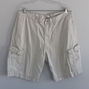 Signature levi strauss honestly made men's cargo short size W38, beige look new